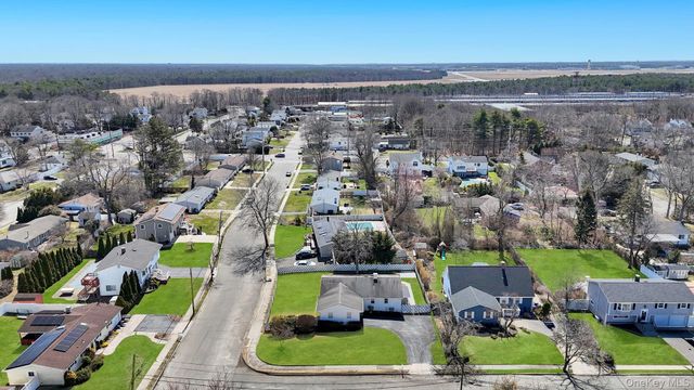 10 Sutton Place, Ronkonkoma, NY 11779