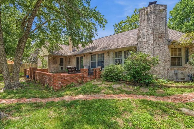 102 S Bonnie Brae, Wichita, KS 67207