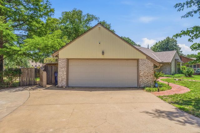 102 S Bonnie Brae, Wichita, KS 67207