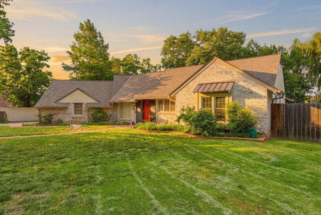 102 S Bonnie Brae, Wichita, KS 67207