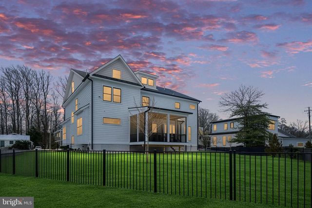 516 VALLEY DR SE, Vienna, VA 22180