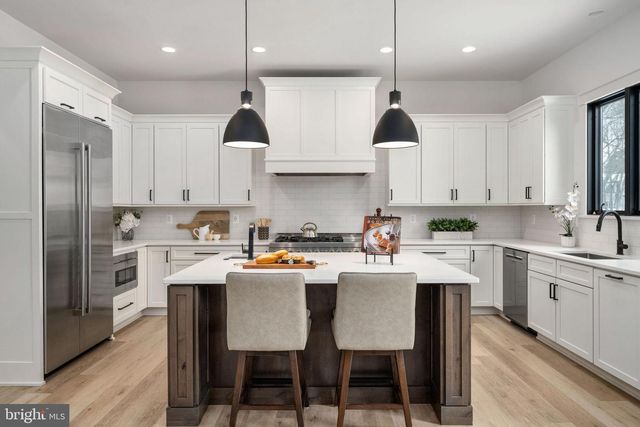 516 VALLEY DR SE, Vienna, VA 22180