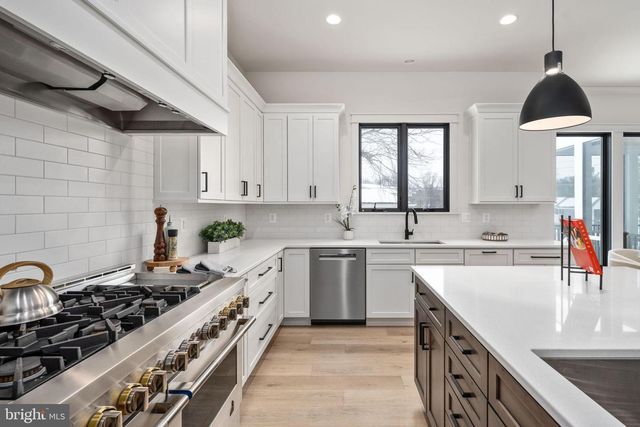 516 VALLEY DR SE, Vienna, VA 22180