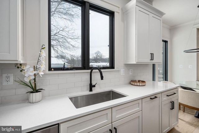 516 VALLEY DR SE, Vienna, VA 22180