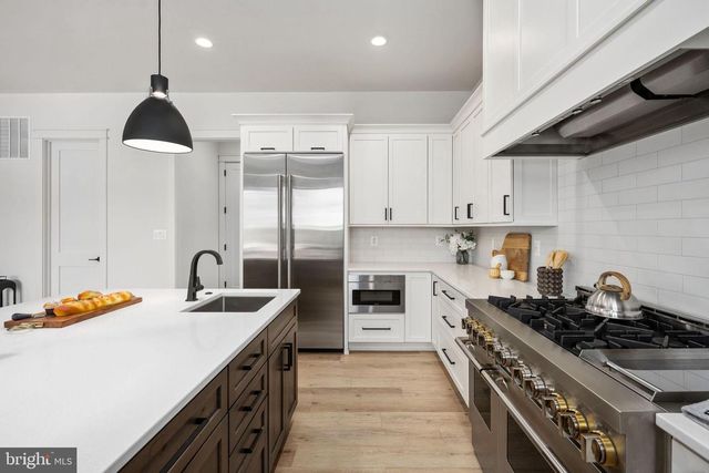 516 VALLEY DR SE, Vienna, VA 22180