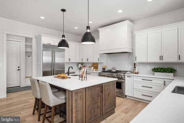 516 VALLEY DR SE, Vienna, VA 22180