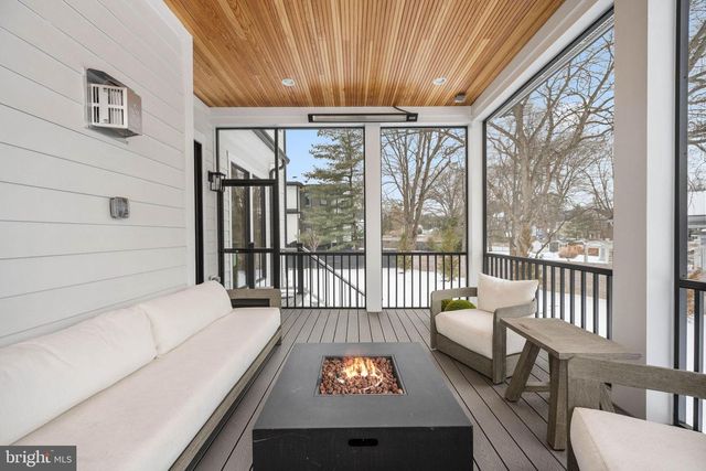 516 VALLEY DR SE, Vienna, VA 22180