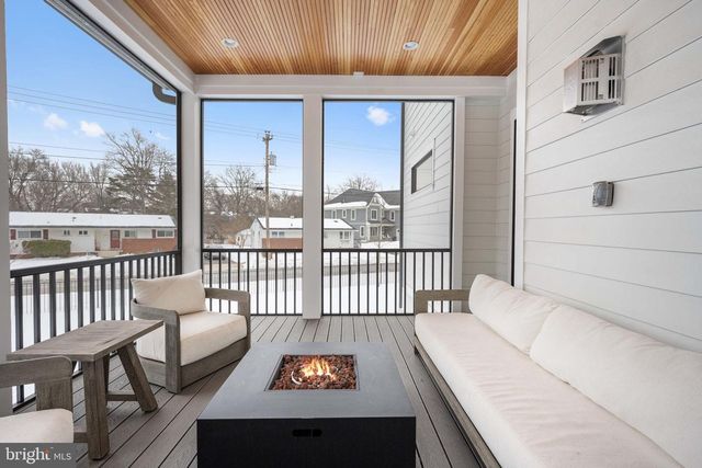 516 VALLEY DR SE, Vienna, VA 22180