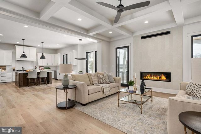 516 VALLEY DR SE, Vienna, VA 22180