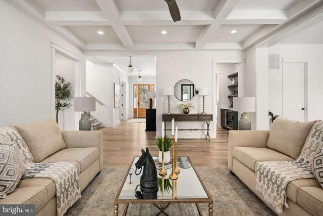 516 VALLEY DR SE, Vienna, VA 22180