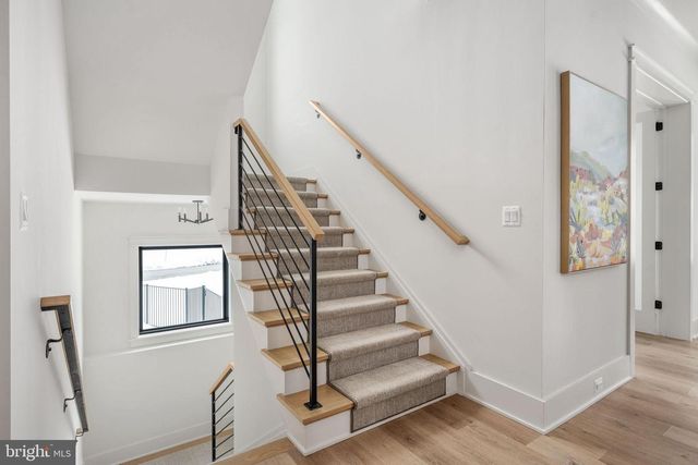 516 VALLEY DR SE, Vienna, VA 22180