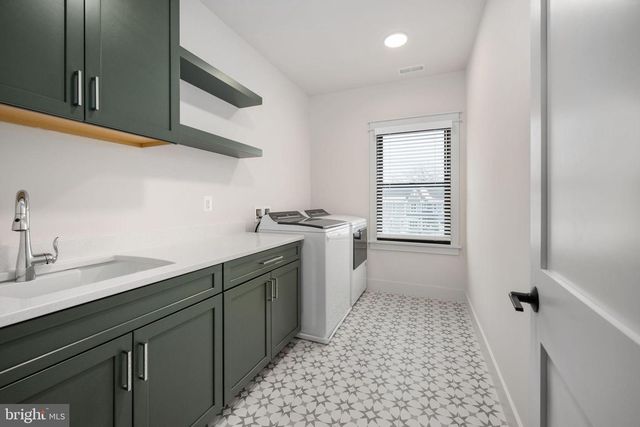 516 VALLEY DR SE, Vienna, VA 22180