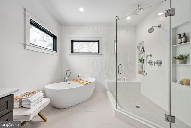 516 VALLEY DR SE, Vienna, VA 22180