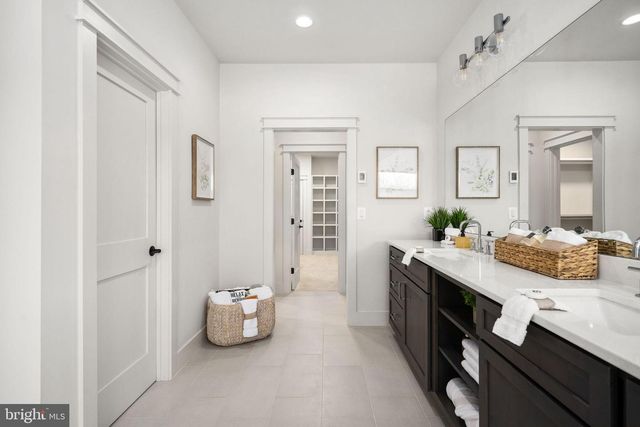 516 VALLEY DR SE, Vienna, VA 22180