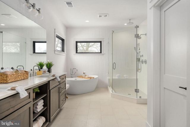 516 VALLEY DR SE, Vienna, VA 22180