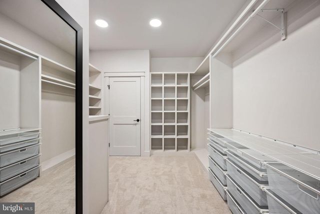 516 VALLEY DR SE, Vienna, VA 22180