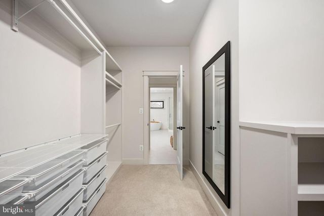 516 VALLEY DR SE, Vienna, VA 22180