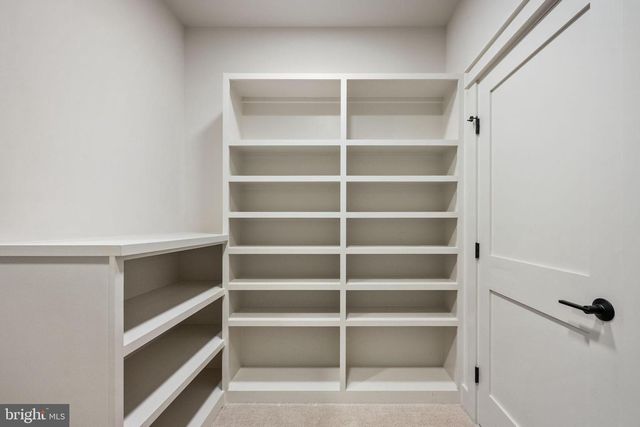 516 VALLEY DR SE, Vienna, VA 22180