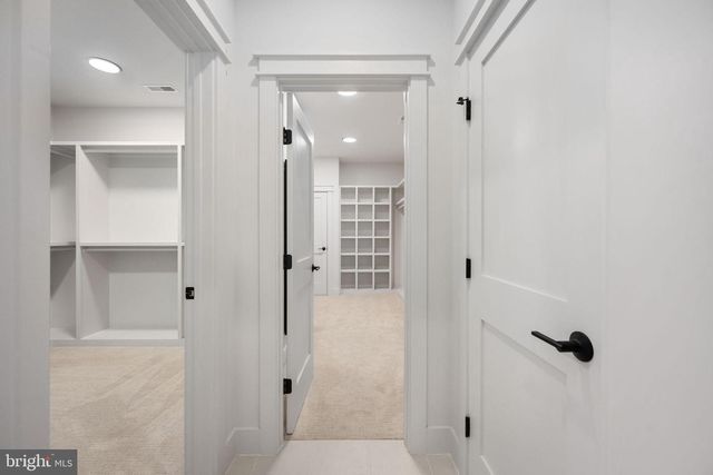 516 VALLEY DR SE, Vienna, VA 22180