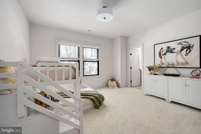 516 VALLEY DR SE, Vienna, VA 22180