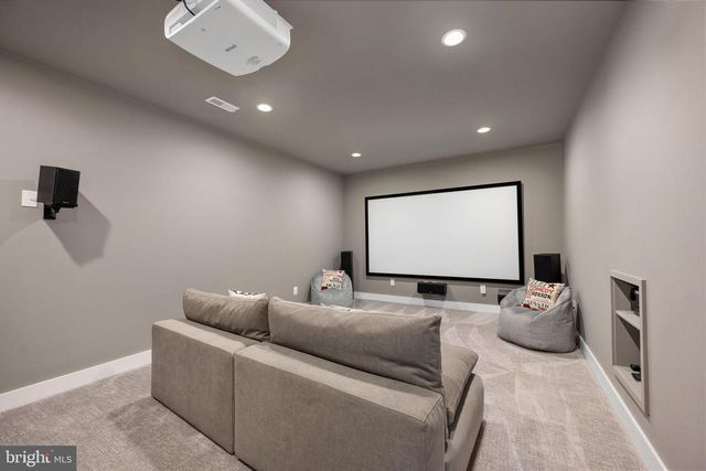 516 VALLEY DR SE, Vienna, VA 22180