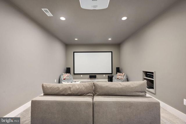 516 VALLEY DR SE, Vienna, VA 22180