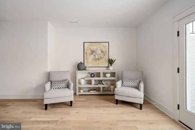 516 VALLEY DR SE, Vienna, VA 22180