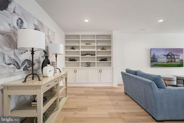 516 VALLEY DR SE, Vienna, VA 22180