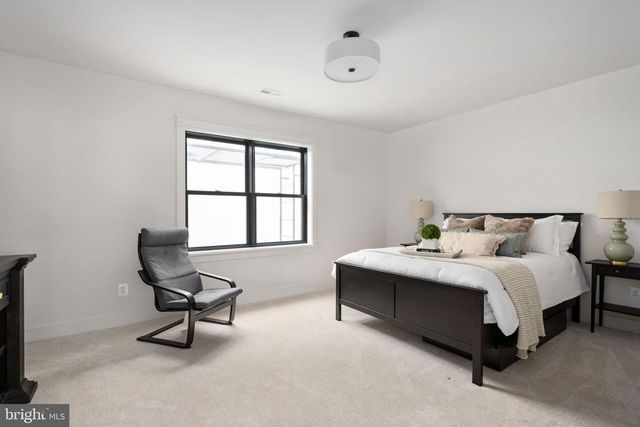 516 VALLEY DR SE, Vienna, VA 22180