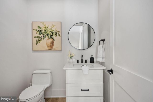 516 VALLEY DR SE, Vienna, VA 22180