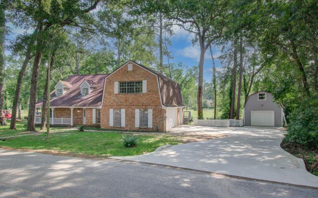808 Stone Mountain Drive, Conroe, TX 77302