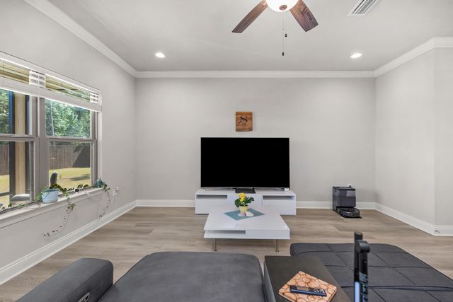 2518 Lovewood Drive, Navarre, FL 32566