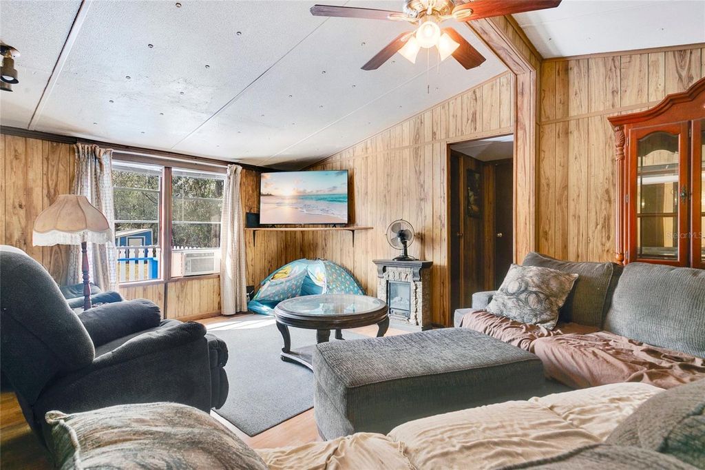 Image 4 of property listing at 1732 N 6TH STREET, Orlando, FL 32820