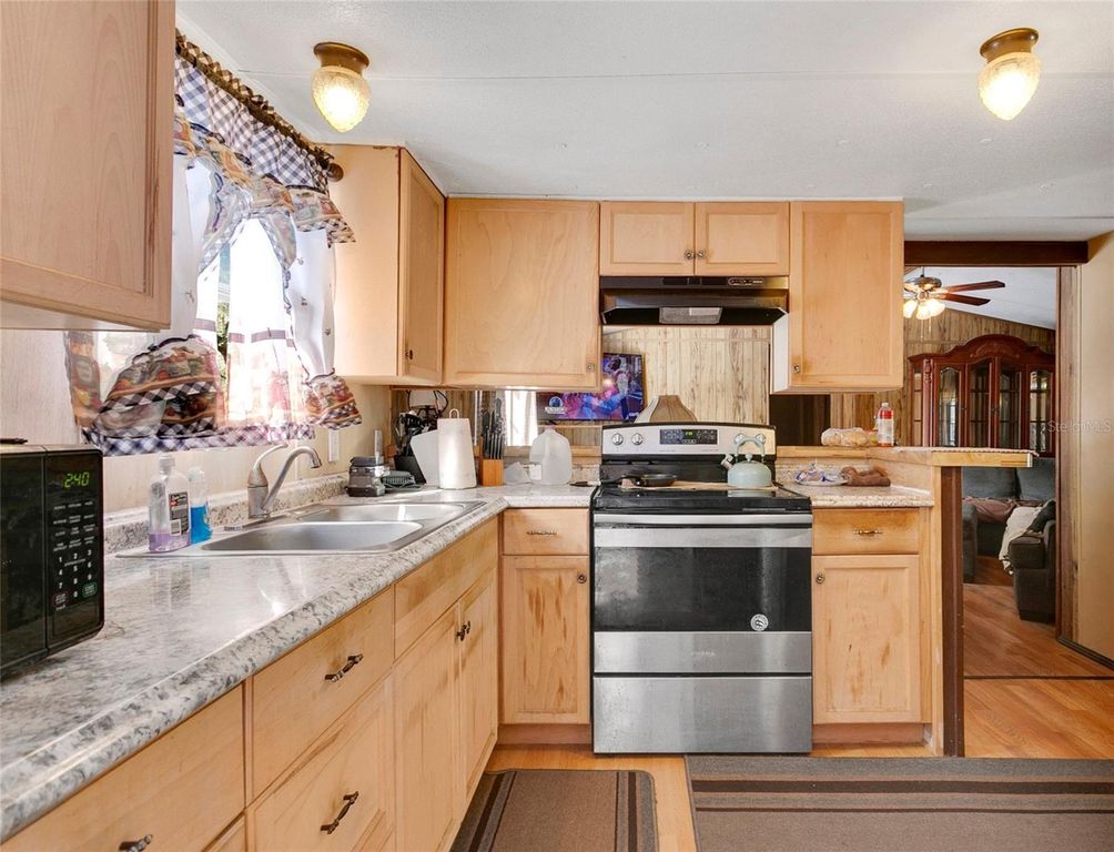 Image 9 of property listing at 1732 N 6TH STREET, Orlando, FL 32820