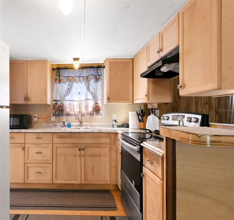 Image 10 of property listing at 1732 N 6TH STREET, Orlando, FL 32820