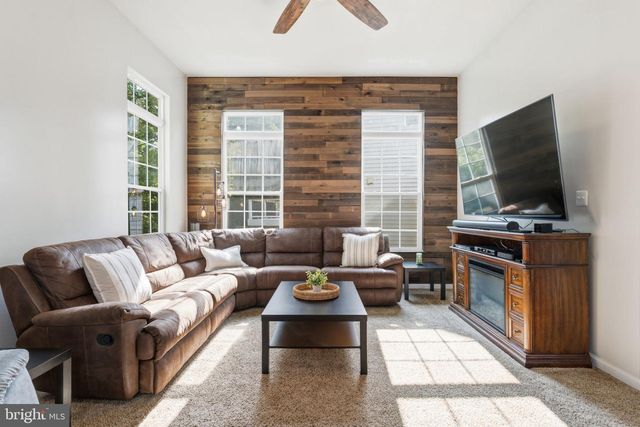 13722 ABBEY MANOR LN, Gainesville, VA 20155