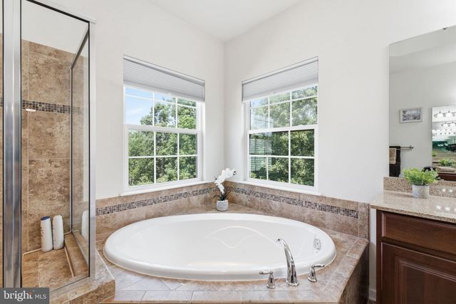 13722 ABBEY MANOR LN, Gainesville, VA 20155
