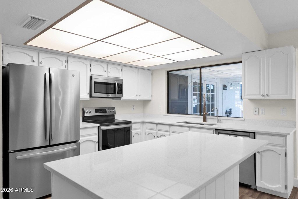 Image 11 of property listing at 603 W STRAFORD Drive, Chandler, AZ 85225