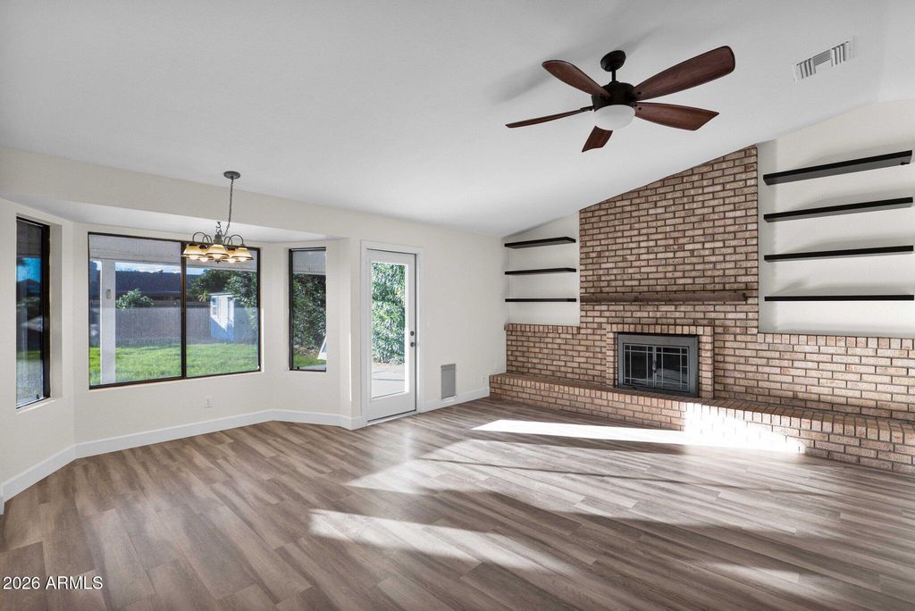 Image 13 of property listing at 603 W STRAFORD Drive, Chandler, AZ 85225