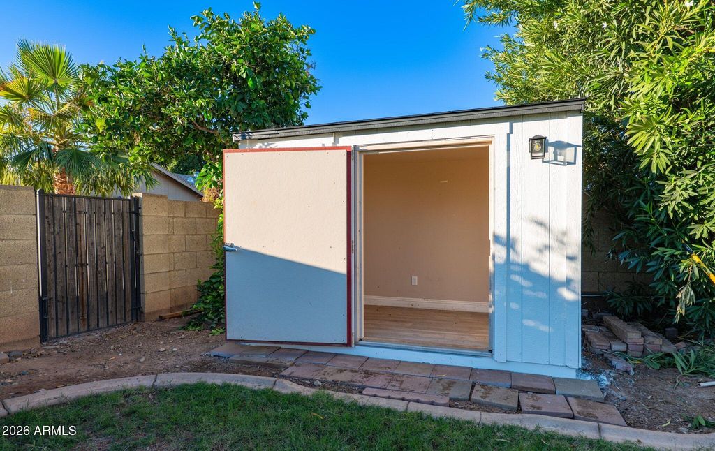 Image 33 of property listing at 603 W STRAFORD Drive, Chandler, AZ 85225