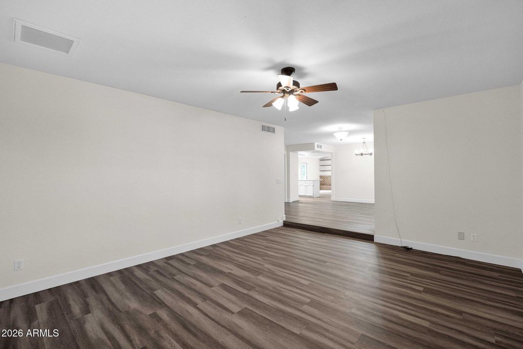 Image 6 of property listing at 603 W STRAFORD Drive, Chandler, AZ 85225