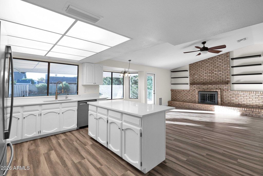 Image 9 of property listing at 603 W STRAFORD Drive, Chandler, AZ 85225