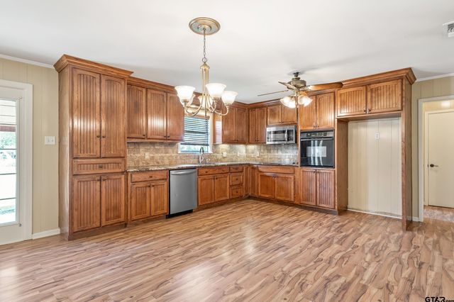 559 Elm St, Frankston, TX 75763