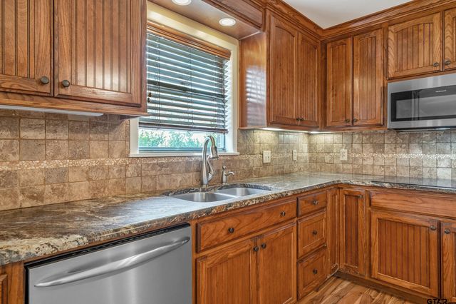 559 Elm St, Frankston, TX 75763