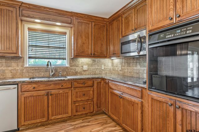 559 Elm St, Frankston, TX 75763