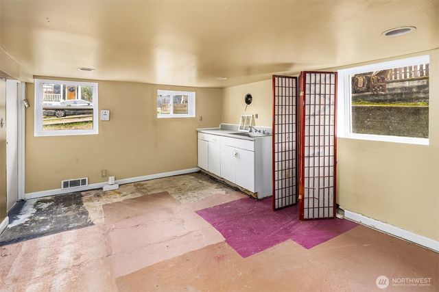 2614 E Pike, Seattle, WA 98122