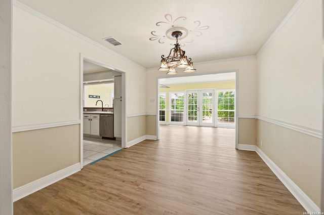 1320 CONTINENTAL DR, Pleasanton, TX 78064