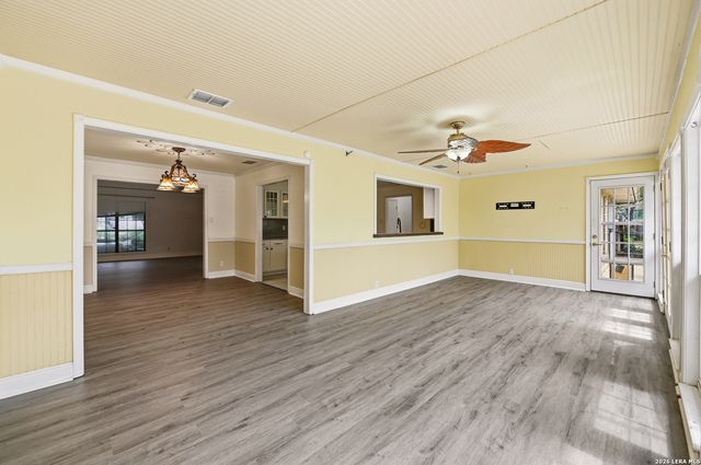 1320 CONTINENTAL DR, Pleasanton, TX 78064