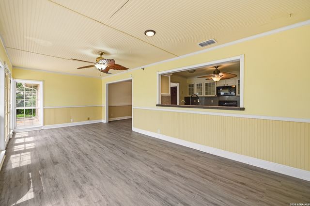 1320 CONTINENTAL DR, Pleasanton, TX 78064