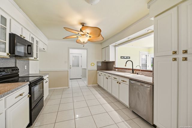 1320 CONTINENTAL DR, Pleasanton, TX 78064